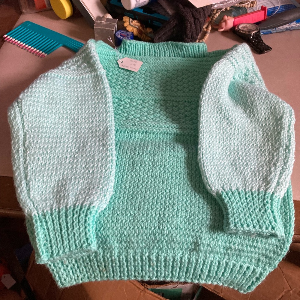 Estate auction Crochet Knit Sweater Size Small w/ Long Sleeves Crew Neck